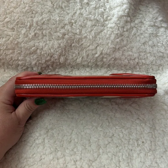 Burberry Long Zippered Checkered Wallet with Patent Leather - Picture 6 of 13